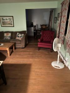Χώρος καθιστικού στο Boat House Ground Floor #2 - 1 BR WaterFront, Wifi apts