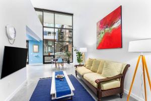 Open Loft in Redmond Core - 92 Walkscore!