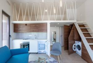 Posezení v ubytování Mini Condos® 13 D1 - Modern Studio with mezzanine