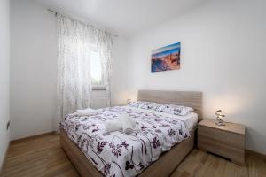 En eller flere senge i et værelse på Stancija Amoroso Porec Apartments + 46 billeder