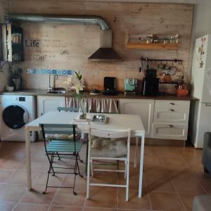 a kitchen with a white table and two chairs at Casita Mona y Acogedora in Alaquas