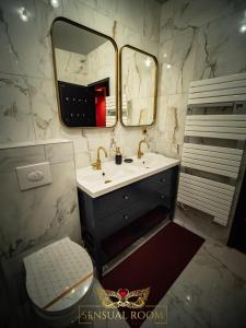 Kúpeľňa v ubytovaní Sensual Room Love Room Nancy Sauna Double Douche