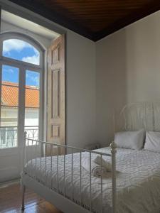 A bed or beds in a room at Casa da Rainha