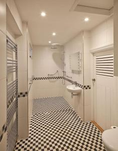 a bathroom with a black and white checkered floor at River Views, Beccles - HOT TUB + Norfolk Broads in Beccles