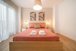 Łóżko lub łóżka w pokoju w obiekcie Acogedor apartamento en centro histórico Malaga