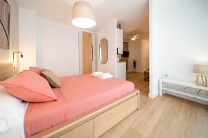 Łóżko lub łóżka w pokoju w obiekcie Acogedor apartamento en centro histórico Malaga