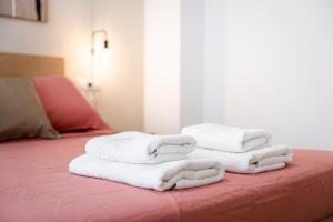Łóżko lub łóżka w pokoju w obiekcie Acogedor apartamento en centro histórico Malaga
