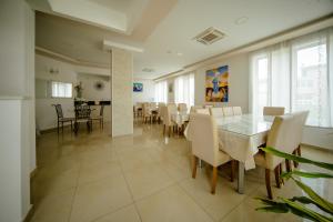 a dining room with a table and chairs at Pansion Milena i Mario in Međugorje
