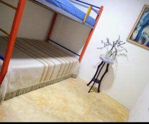 a bedroom with a bunk bed with a plant on the wall at Hospedaje Hermanos Cardona in Armenia