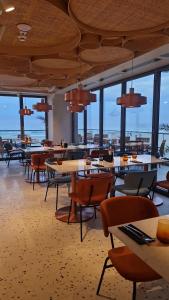 Nhà hàng/khu ăn uống khác tại L&C BEACH HOME by ZORA Rezidential - PE PLAJA