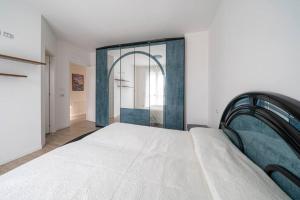 a bedroom with a bed and a large mirror at Casa Vincenzo in San Felice del Benaco