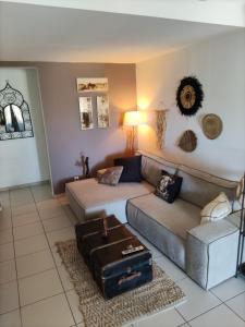 Beau duplex de standing, 120m2, vue mer, 4min plage的休息区
