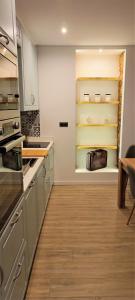 Kuchyň nebo kuchyňský kout v ubytování Faro Comfy Ensuite Guest House