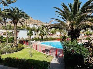 The swimming pool at or close to VERY NICE DUPLEX 50 MERETS FROM THE BEACH.