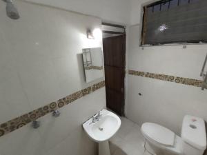Koupelna v ubytování Hotel Abasolo Habitación doble