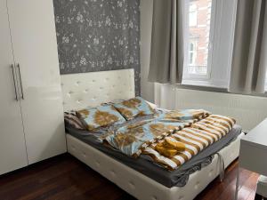 En eller flere senge i et værelse på Tea Liu Apartment