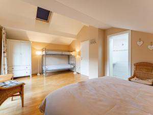 A bed or beds in a room at Wirnsberg