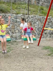 Bambini che soggiornano presso ANGINE Resort Hotel