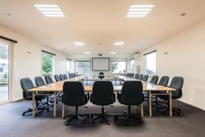 a conference room with a long table and chairs at Panorama Retreat & Resort in Kalorama