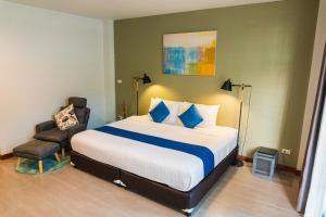 Llit o llits en una habitació de Wealth Boutique Hotel Chiang Mai