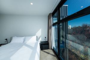 เตียงในห้องที่ Accommodate Canberra - Waygoose 1