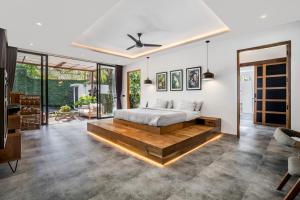 Ένα ή περισσότερα κρεβάτια σε δωμάτιο στο Kaori Loft by Alfred in Bali +31 φωτογραφίες