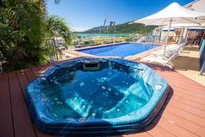 Bazén v ubytování Ocean View 16A Studio Pool & Spa Wi-Fi nebo v jeho okolí