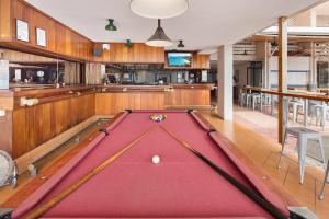 Biliár nebo kulečník v ubytování Ocean View 16A Studio Pool & Spa Wi-Fi