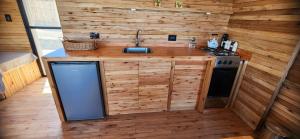 Una cocina o kitchenette en La Calma Ecolodge