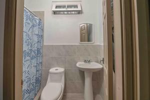 Bagno di Cozy Beach Villa at The Shores 5 minutes from the beach