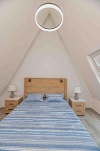 Letto o letti in una camera di Cozy Beach Villa at The Shores 5 minutes from the beach