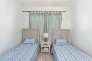 Letto o letti in una camera di Cozy Beach Villa at The Shores 5 minutes from the beach