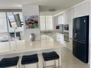 Η κουζίνα ή μικρή κουζίνα στο Aspect Caloundra