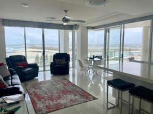 Χώρος καθιστικού στο Aspect Caloundra