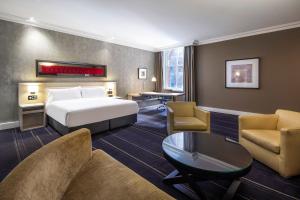 Postel nebo postele na pokoji v ubytování InterContinental Melbourne The Rialto by IHG