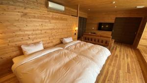 Postel nebo postele na pokoji v ubytování Genkai Ryokan
