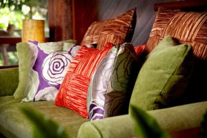 Currumbin Rainforest Treehouse的休息区