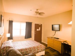 Ένα ή περισσότερα κρεβάτια σε δωμάτιο στο Weiss Lake Lodge +36 φωτογραφίες