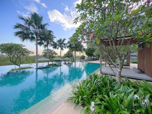Bazén v ubytování Iskandar Residences Nusajaya by Stayrene nebo v jeho okolí