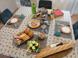 Jedlo v ubytovaní bed & breakfast alebo blízkom okolí