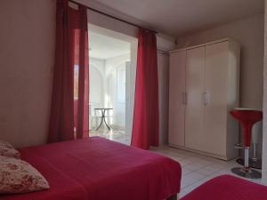 Postel nebo postele na pokoji v ubytování Apartments Ana