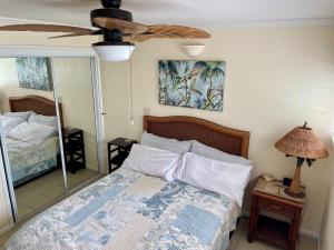 Una cama o camas en una habitación de Ka Hale Kealoha