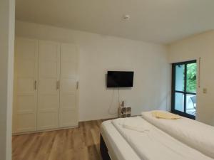Μια τηλεόραση ή/και κέντρο ψυχαγωγίας στο Apartment in Stadtnähe