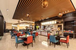 上海夏阳湖皇冠假日酒店 餐厅或其他用餐的地方