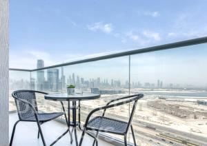 Balkón nebo terasa v ubytování 2 Bed in Sobha Creek Vista Reserve with Burj Khalifa views hosted by Desert City Stays