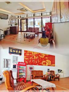 a living room with a coke machine and tables and chairs at Inn Residence 18 in George Town
