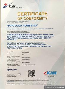 un morceau de papier avec un certificat de continuité dans l'établissement HAPDESKO HOMESTAY, à Batam Center