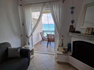 Posezení v ubytování Korinthian sea view