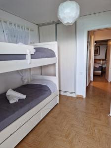 Postel nebo postele na pokoji v ubytování Korinthian sea view