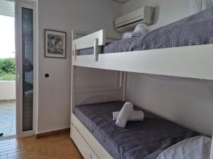 Postel nebo postele na pokoji v ubytování Korinthian sea view